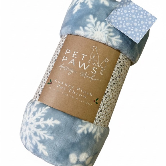 Other - NWT Luxury Plush Pet Blanket Blue Snowflake Winter Dog Cat Throw 40"x54" Pet Paw